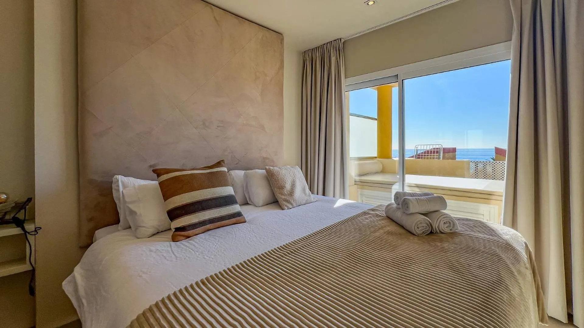 Oleholidays 547 Romana Playa Vistas Al Mar Marbella 0*,  Spain